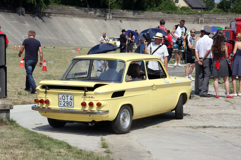 Illustration for article titled Classic Car Ownership Is Made Greater By The People Around You